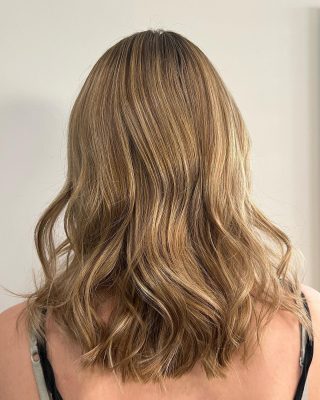 Brunette to Blonde

Colour, Cut & Style by @ivylouisehair 

@davines_uk @fghsalon 

#foils #foilhighlights #rootshadow #caramel #sunkissed #colourinspo #hairinspo #waves #summerhair #ghd #davines #norwichhairdressers #norwichhair #fghsaloncoltishall #coltishall