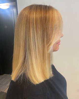 Babylights & Tease

Cut & Colour by @ivylouisehair 

@davines_uk @fghsalon 

#foilyage #foilyagetechnique #babylights #backcombing #softhighlights #auburn #auburnhair #faceframe #lob #lobhaircut #faceframe #bangs #norwichhair #norwichhairdressers #hairinspiration #haircolourinspo #fghsaloncoltishall #coltishall