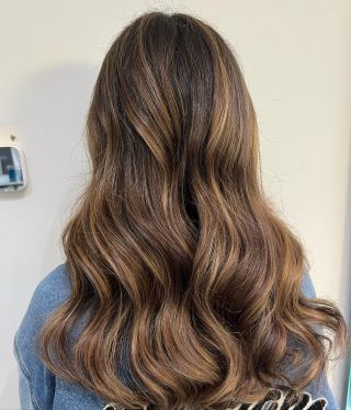 Caramel Balayage.
Previously red home dye.

Colour, Cut & Style by @ivylouisehair 

#balayage #sunkissedbalayage #caramelbalayage #caramel #warmtones #colourcorrection #longhair #wavyhair #ghdwaves #colourinspiration #colourinspo #norwichhairdressers #norwichhair #fghsaloncoltishall #coltishall #ghd #davines